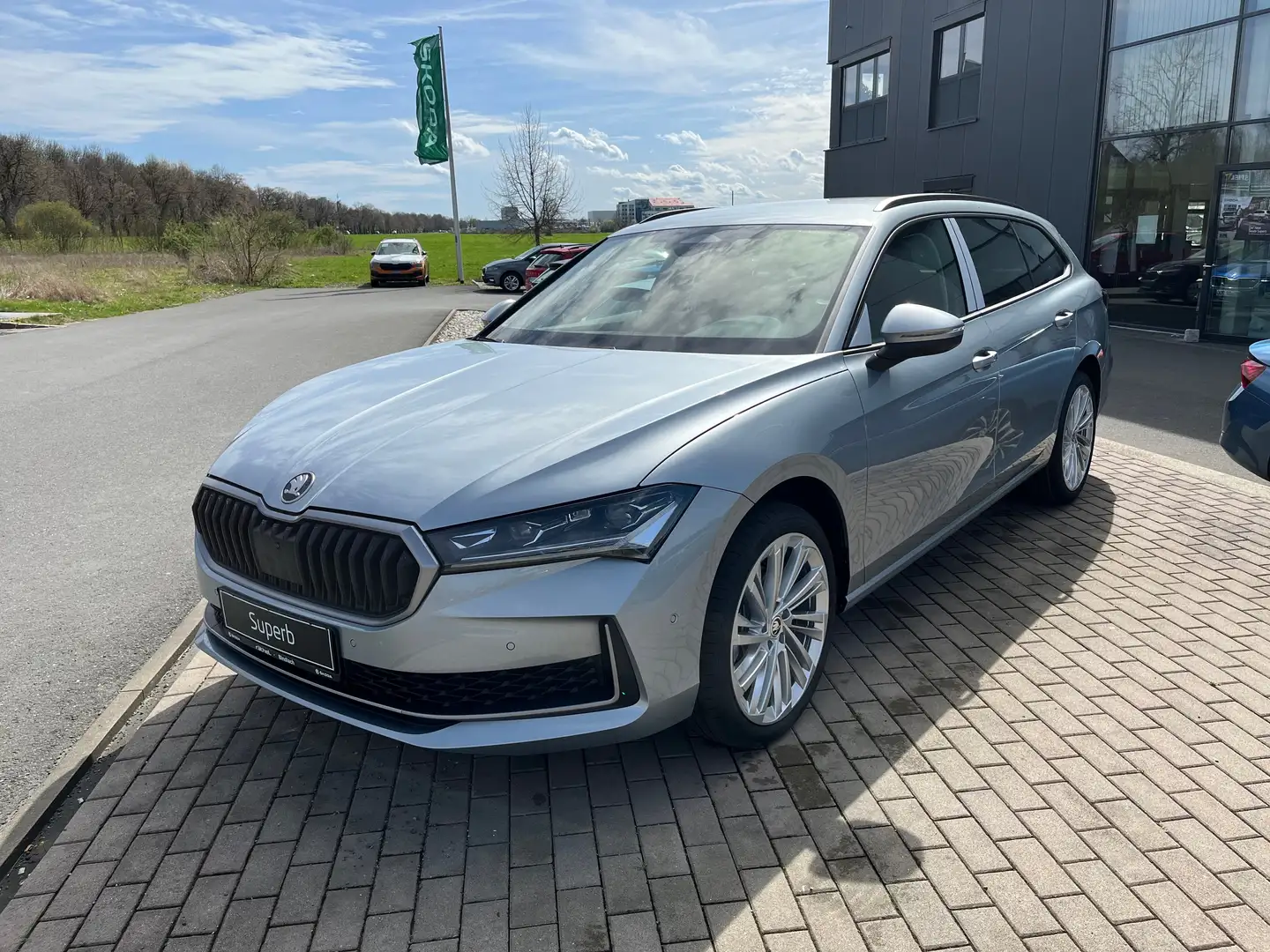 Skoda Superb 2.0 TDI 110kW Selection/NEUES MODELL/SOFORT Silver - 2