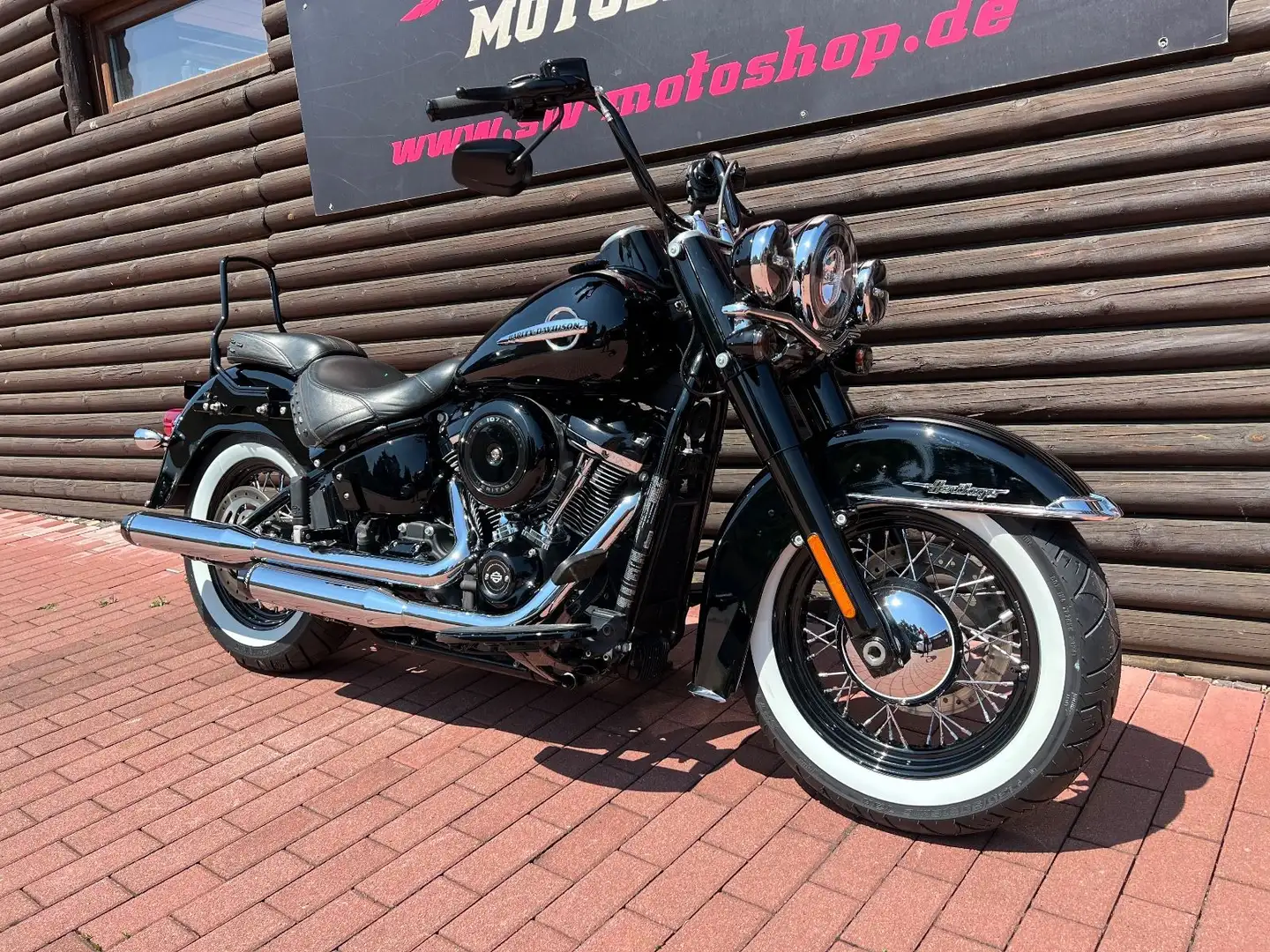 Harley-Davidson FLHC Heritage *ABS, Bobber, Classic* Schwarz - 2