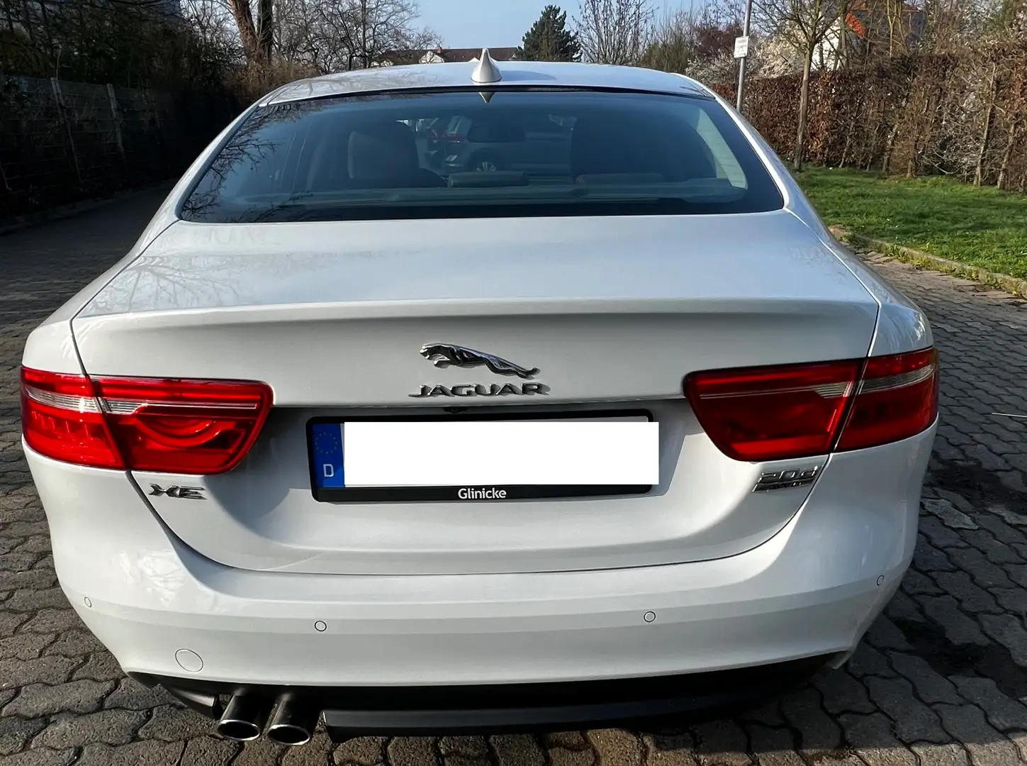 Jaguar XE XE 20d Prestige AWD (TÜV NEU) Weiß - 2