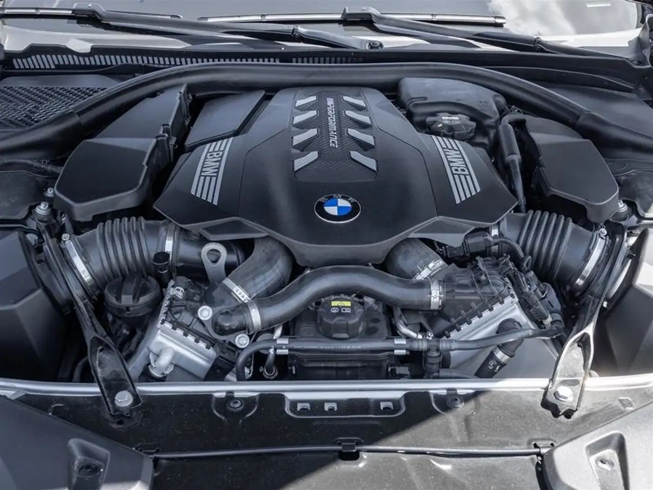 BMW 8 Series снимка BMW 8 Series