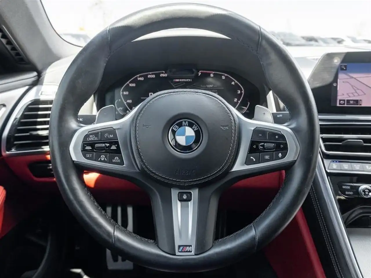 BMW 8 Series снимка BMW 8 Series