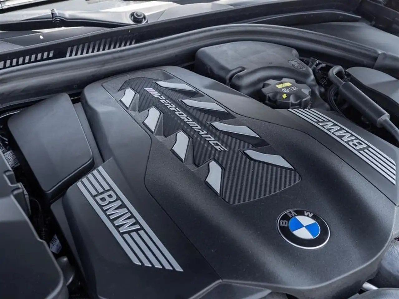 BMW 8 Series снимка BMW 8 Series
