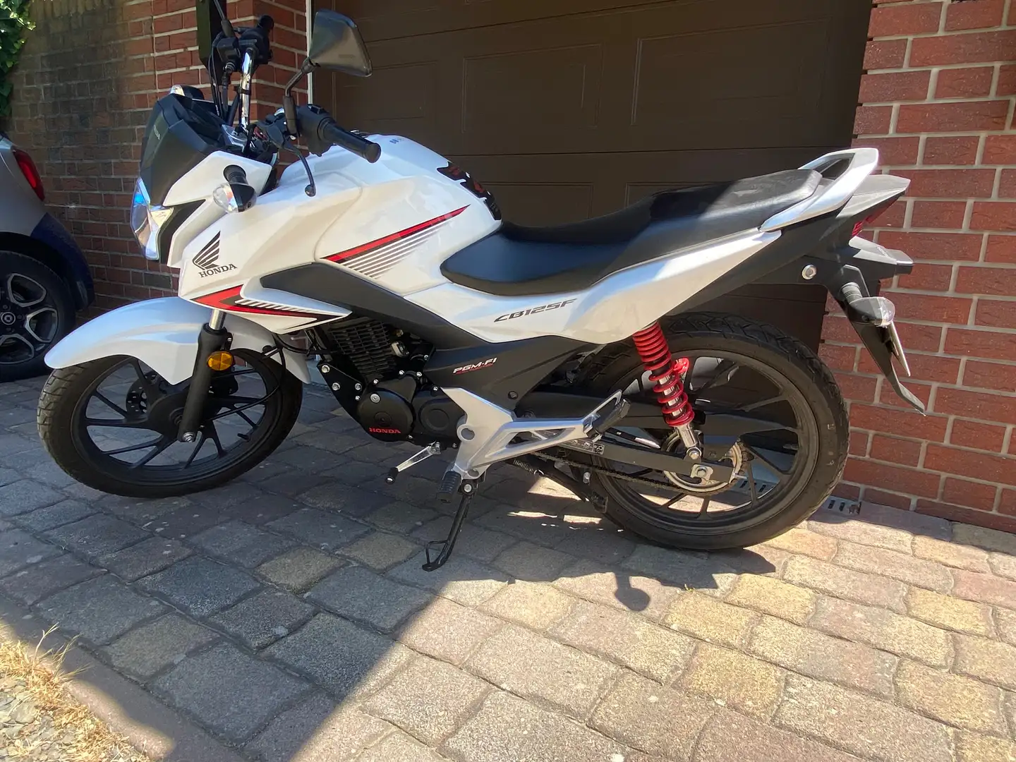 Honda CB 125 11 kW / 15 PS Blanc - 2