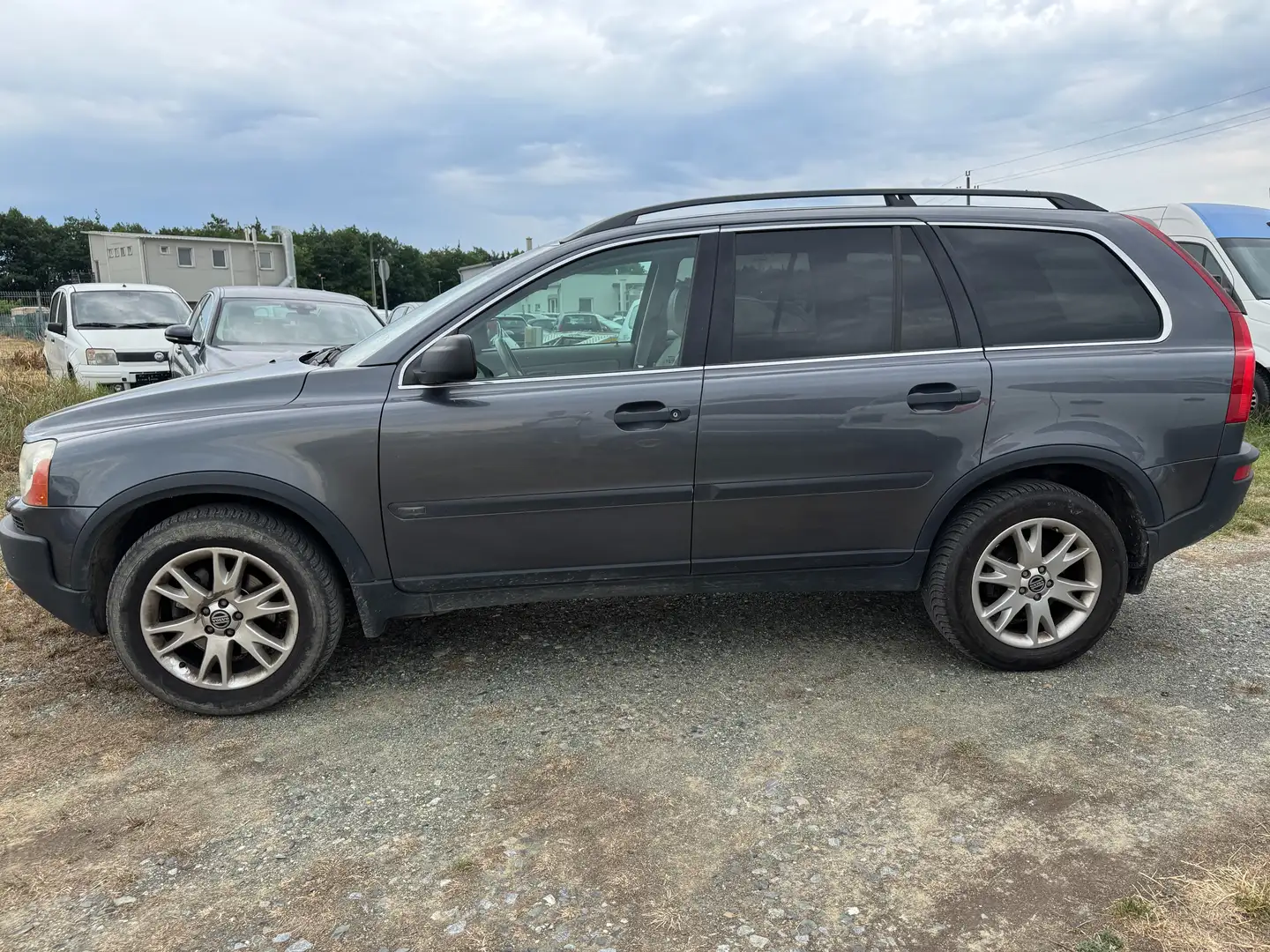 Volvo XC90 D5 Momentum Geartronic AWD Gris - 2