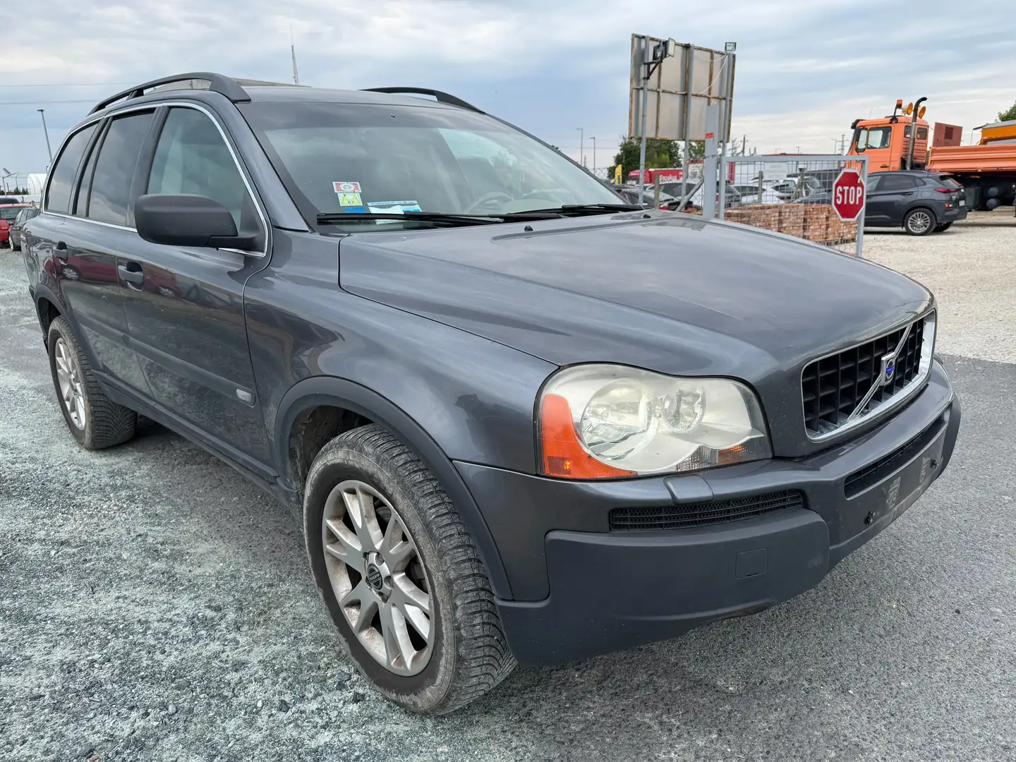 Volvo XC90 NUR: Händler/Export! D5 Momentum Geartronic AWD Grau - 2