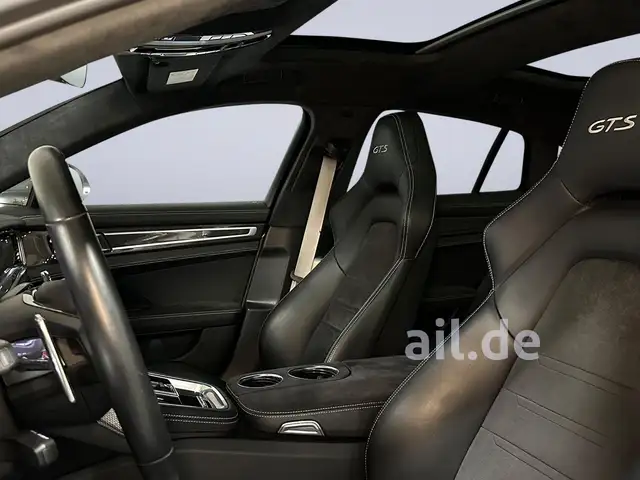Porsche Panamera view 8