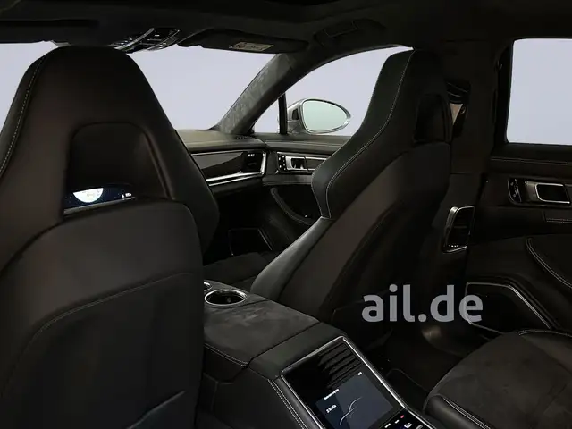 Porsche Panamera view 10