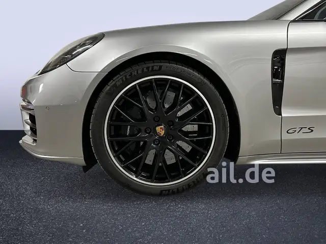 Porsche Panamera view 7