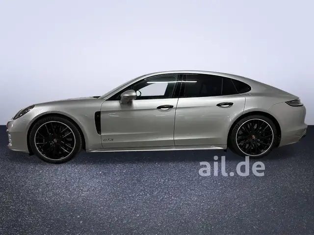 Porsche Panamera view 4