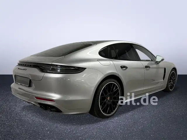 Porsche Panamera view 9