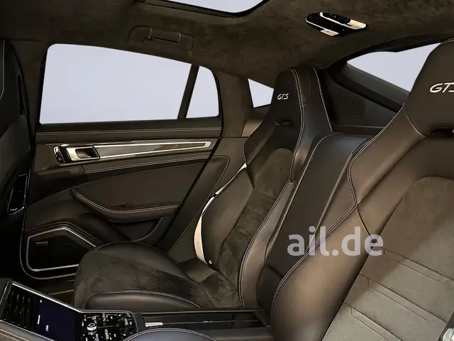 Porsche Panamera view 13