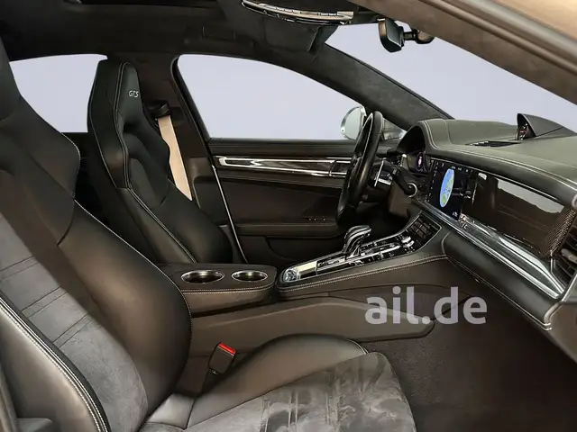 Porsche Panamera view 5