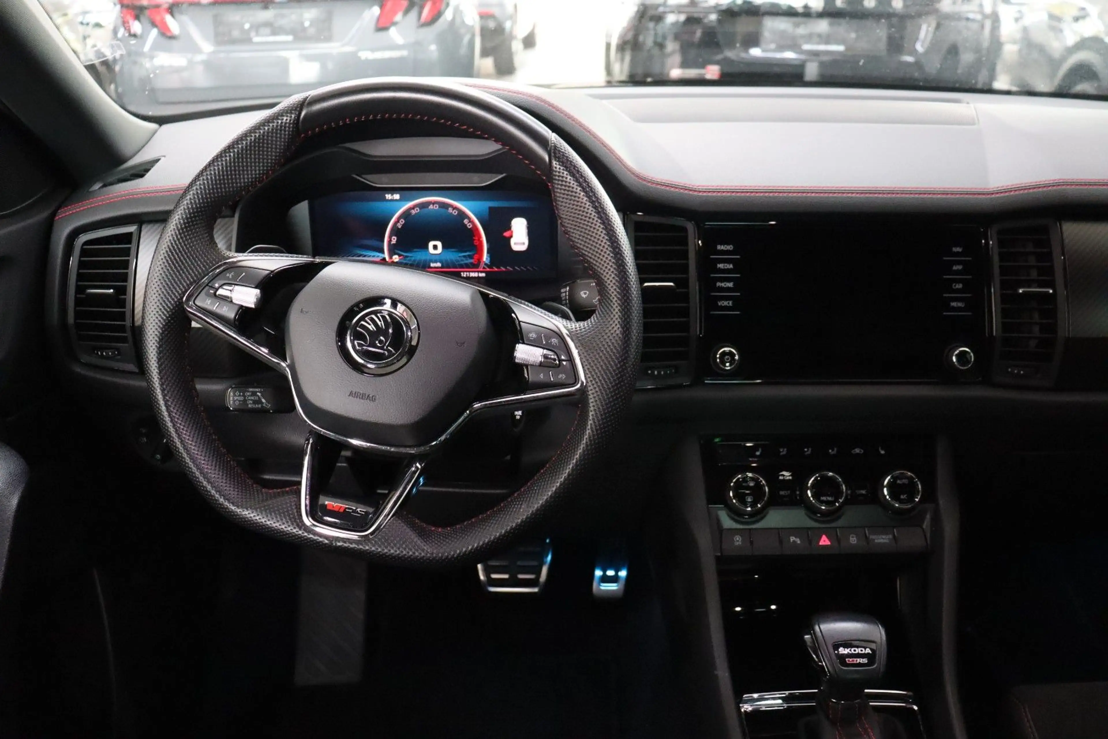 Skoda Kodiaq RS 4x4 FL Navi/ACC/e.Heck/R-Cam SOFORT — photo 8