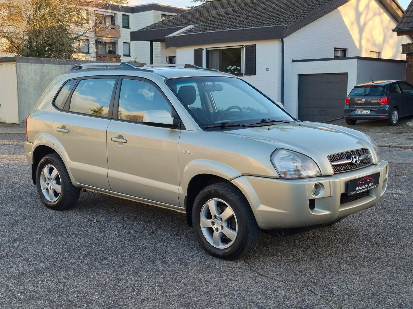 Hyundai TUCSON 2.0 GLS*wenig km*klima*8-fach Bereifung Silber - 2