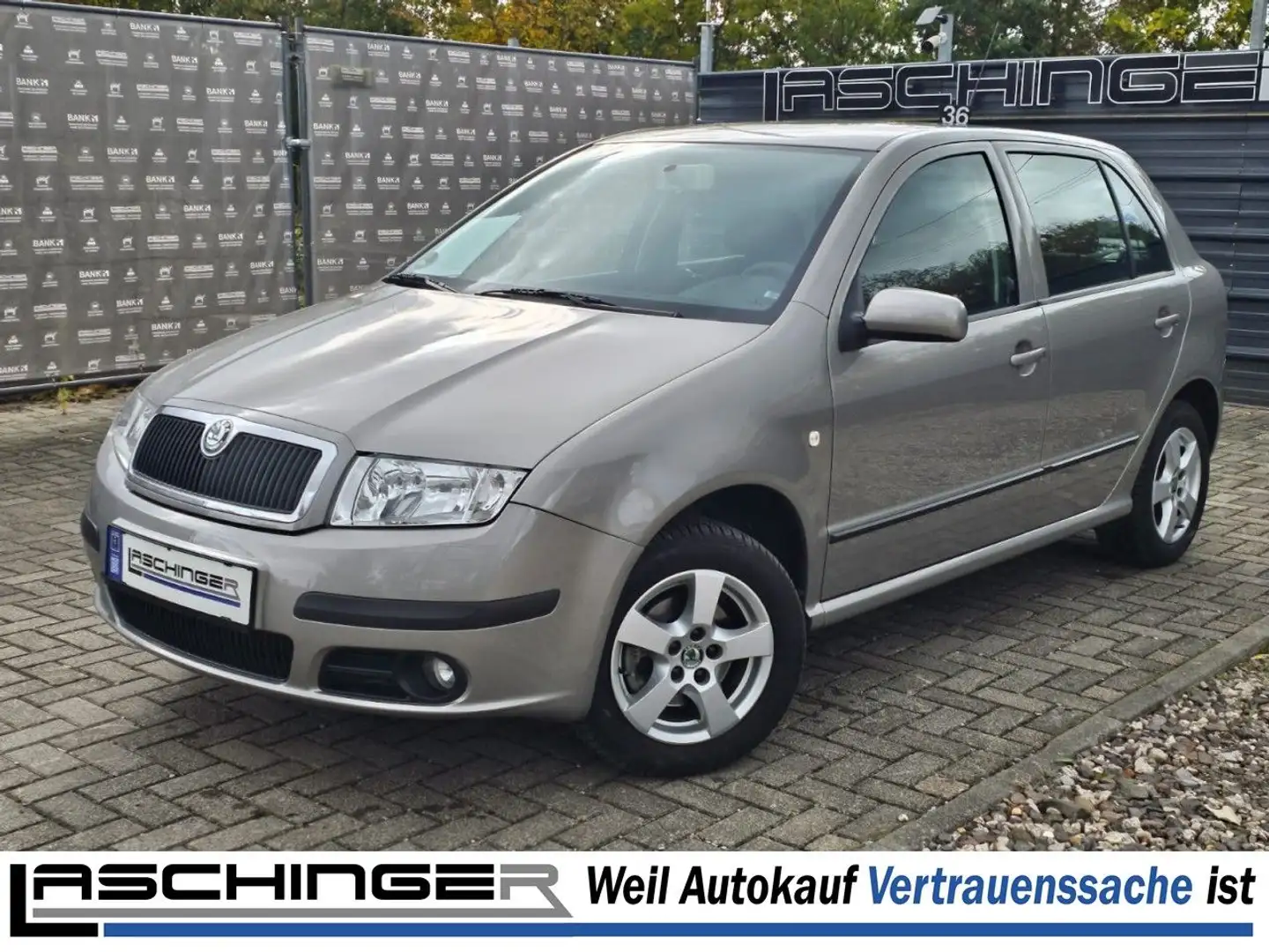 Skoda Fabia 1.4 1. HAND AUTOMATIK SHZ KLIMA PDC TEMPO Beige - 1