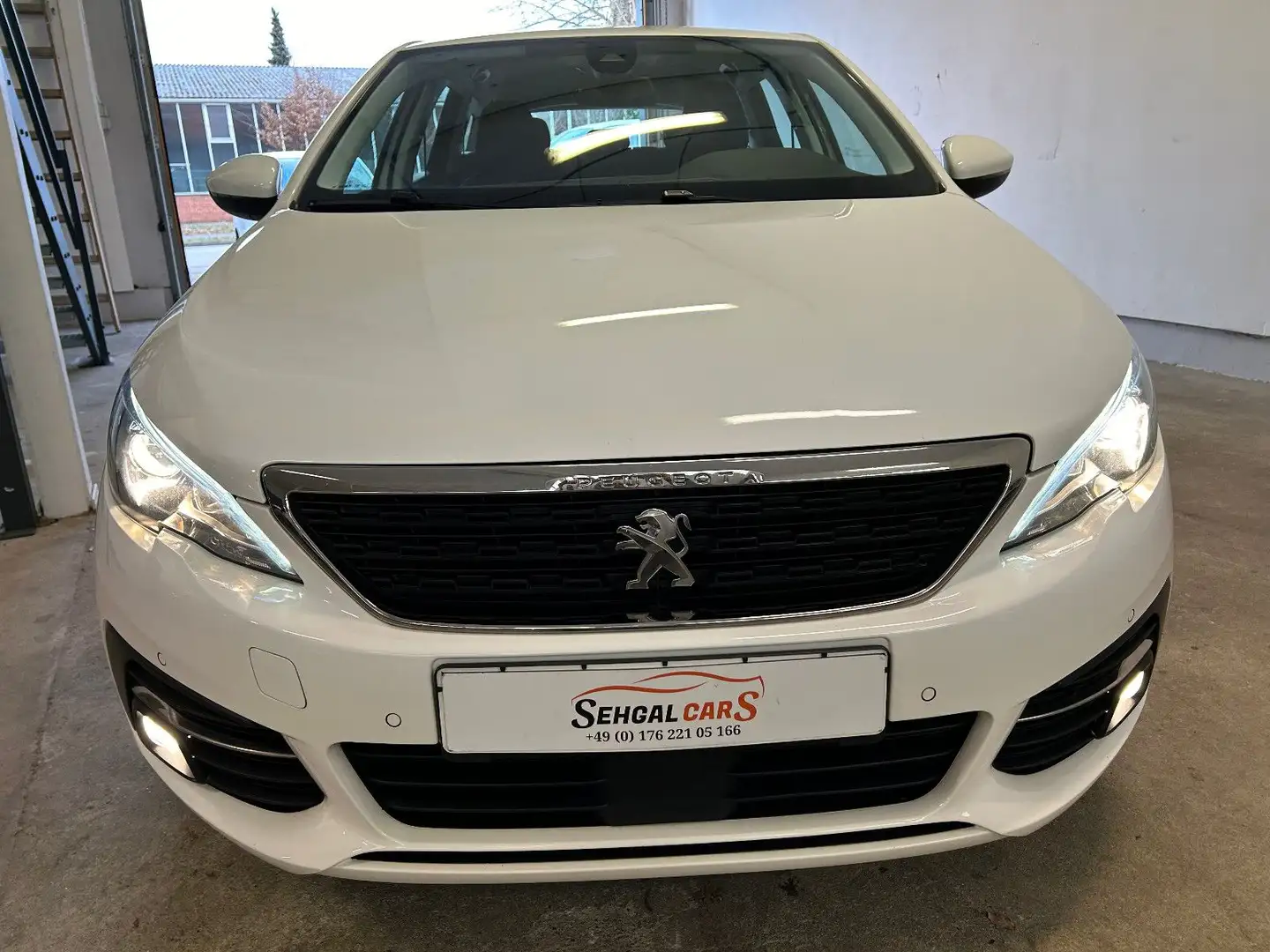 Peugeot 308 SW BlueHDi 130 Stop & Start Active Weiß - 2