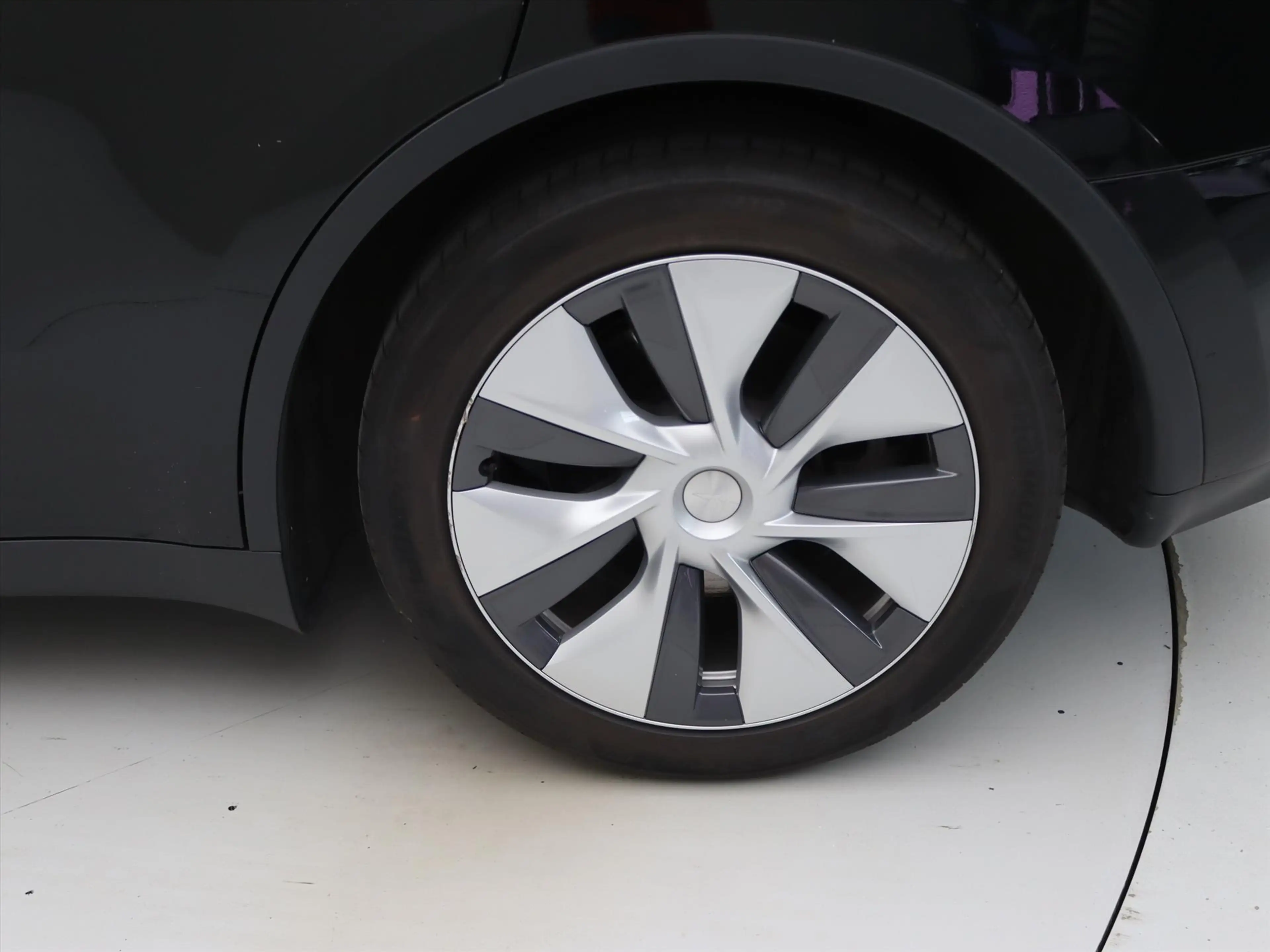 Tesla Model Y Standard RWD Plus 351pk [ HW4+FSD SUPERVISED €99 P — photo 13