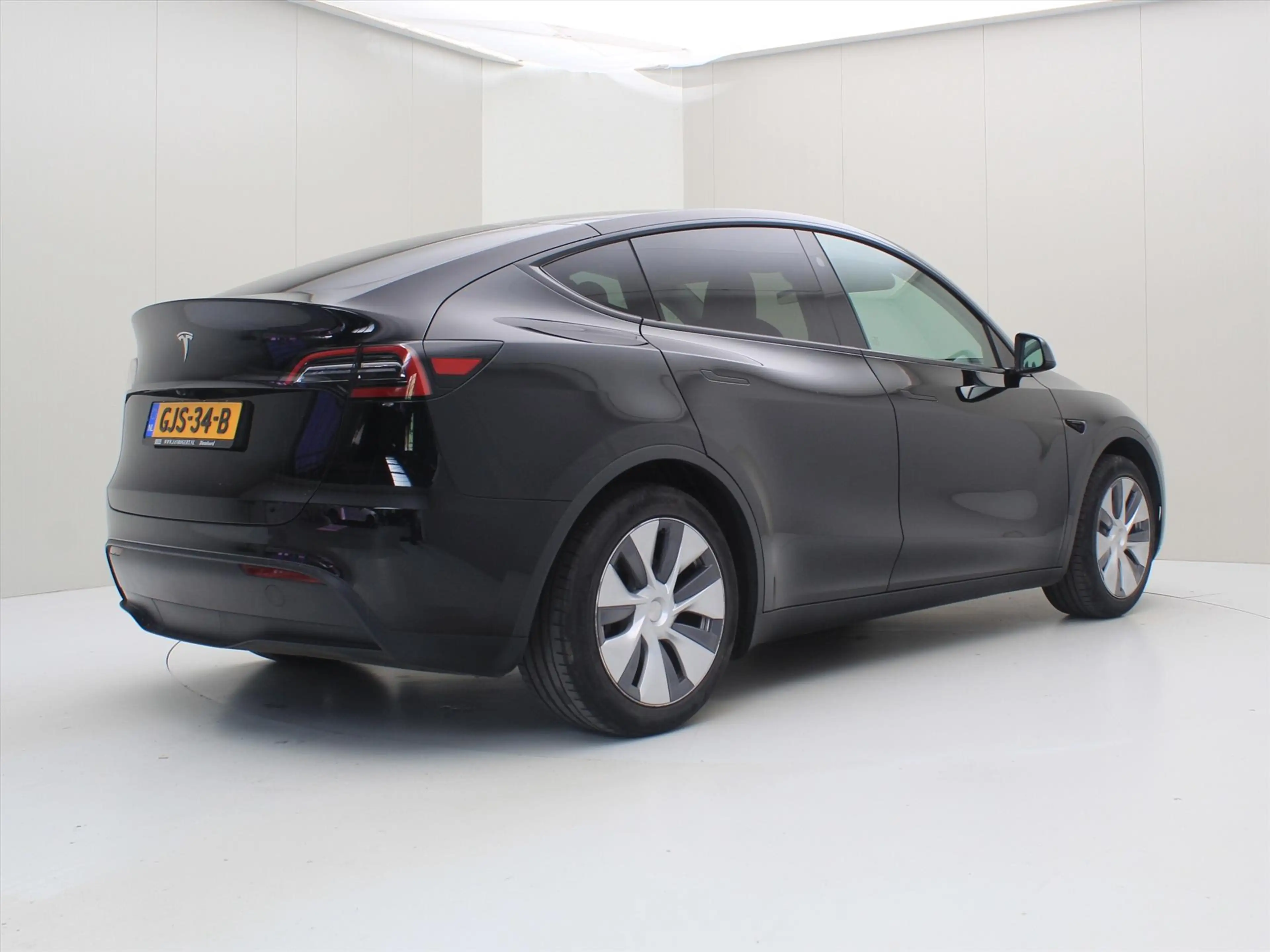 Tesla Model Y Standard RWD Plus 351pk [ HW4+FSD SUPERVISED €99 P — photo 3