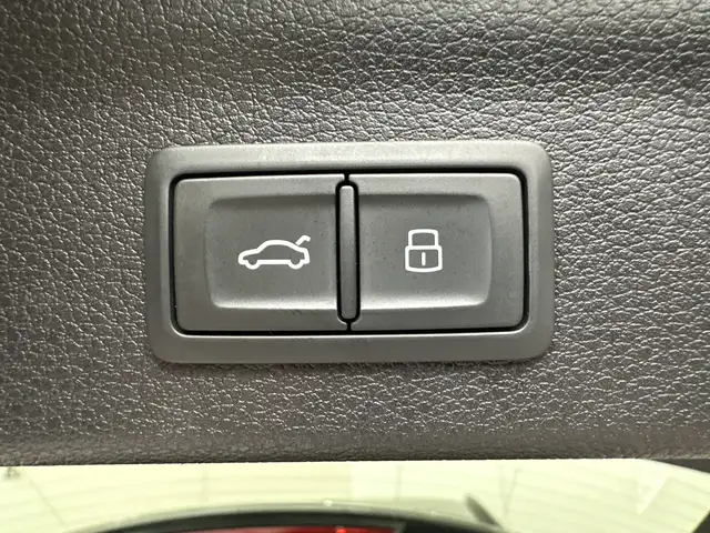 Audi Q3 view 7