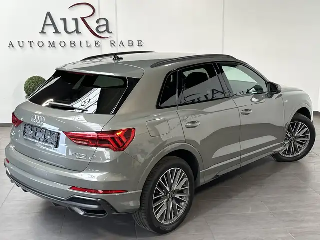Audi Q3 view 5