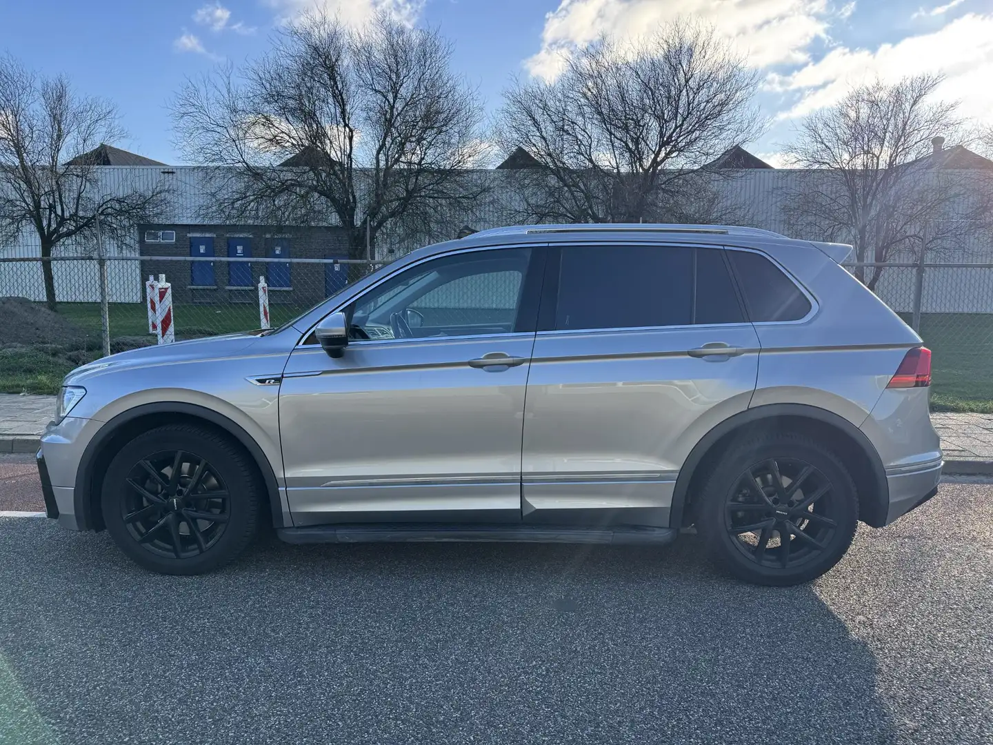 Volkswagen Tiguan 2.0 TSI 4Motion Highline R-Line|Pano|LED|Adaptive Gris - 2
