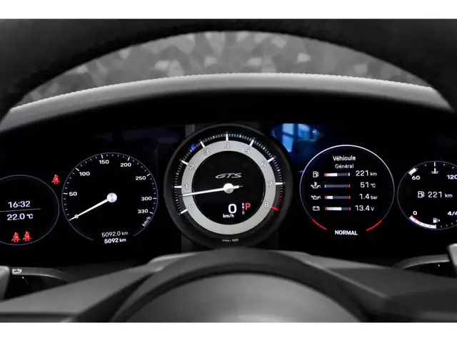 Porsche 992 view 15