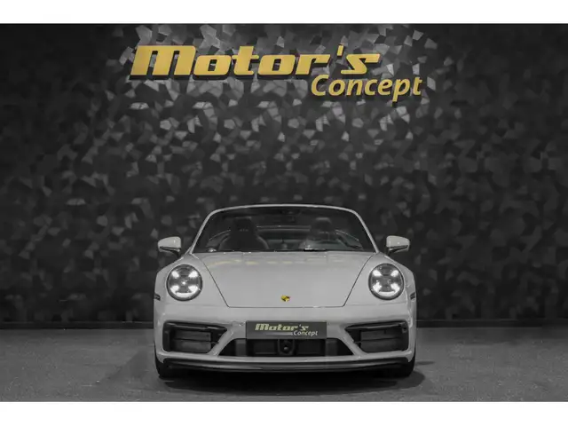 Porsche 992 view 4