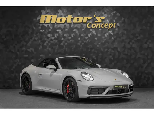 Porsche 992 view 6