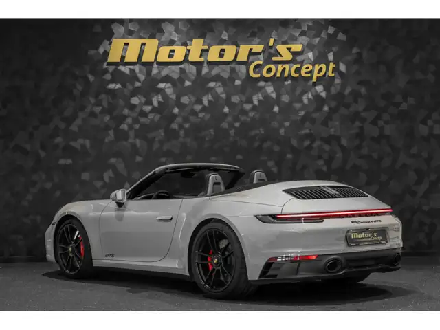 Porsche 992 view 7