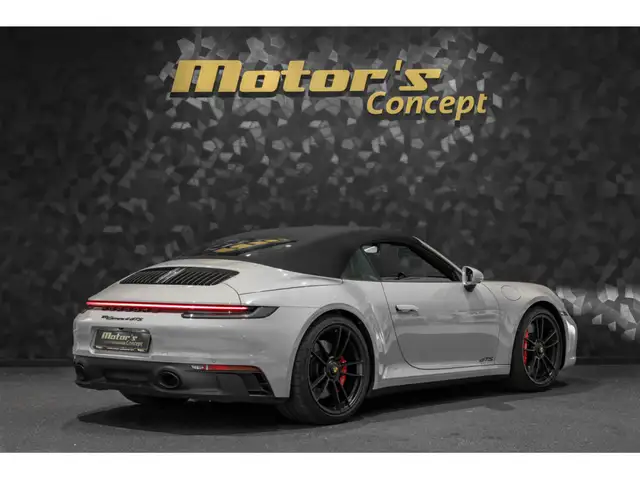 Porsche 992 view 3