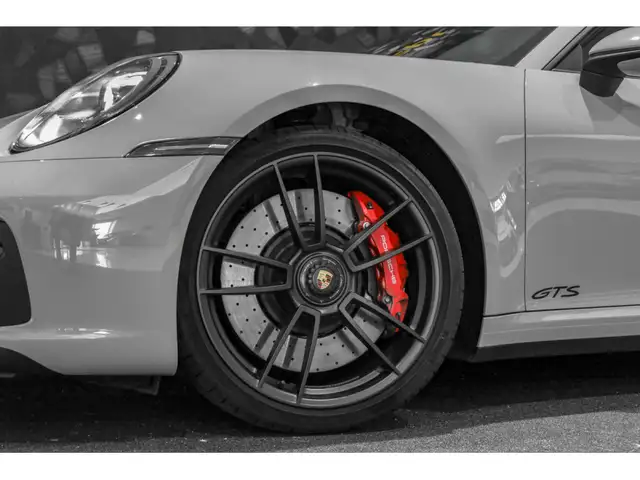 Porsche 992 view 8