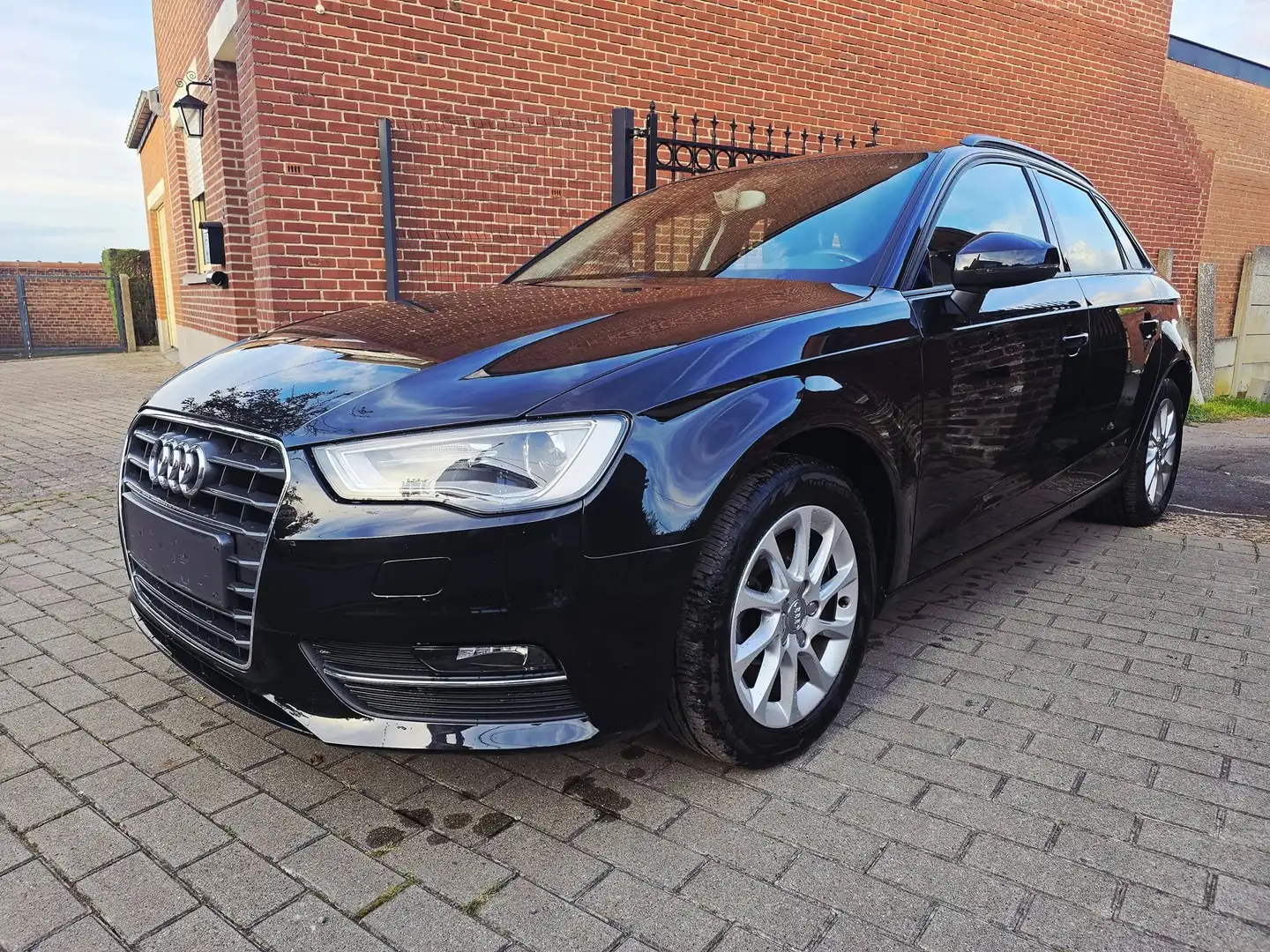 Audi A3 A3 Sportback 1.4 TFSI Attraction Zwart - 2