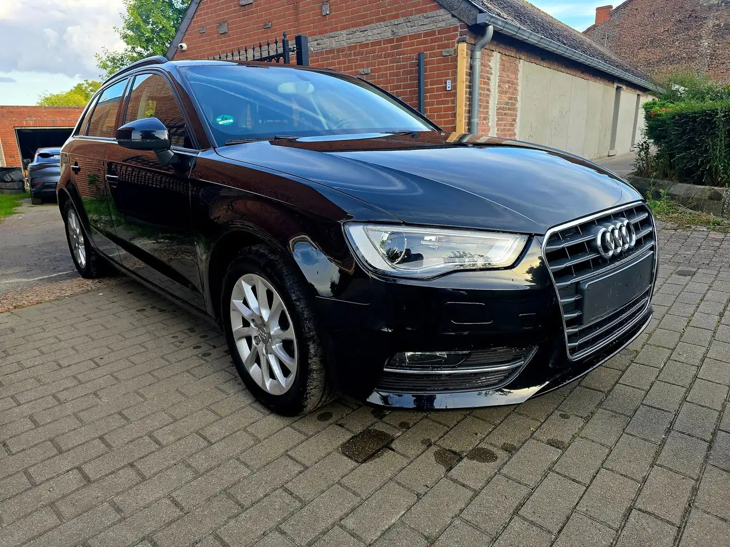 Audi A3 A3 Sportback 1.4 TFSI Attraction Zwart - 1
