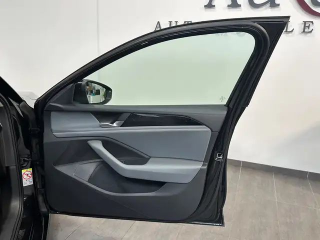 Volkswagen Passat view 7
