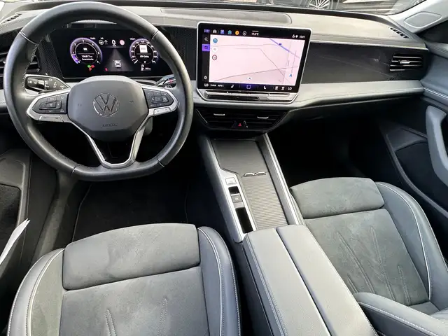 Volkswagen Passat view 14