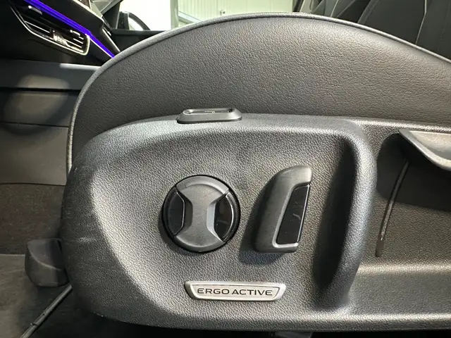 Volkswagen Passat view 10