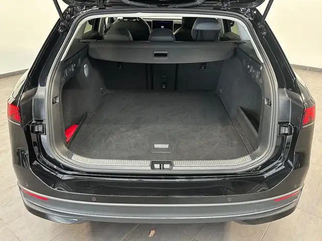 Volkswagen Passat view 8