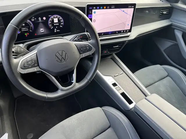 Volkswagen Passat view 11