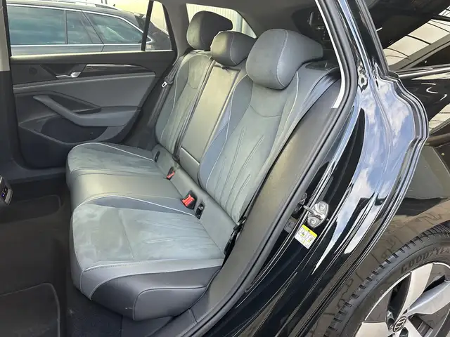 Volkswagen Passat view 13