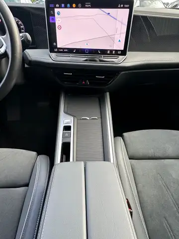 Volkswagen Passat view 15
