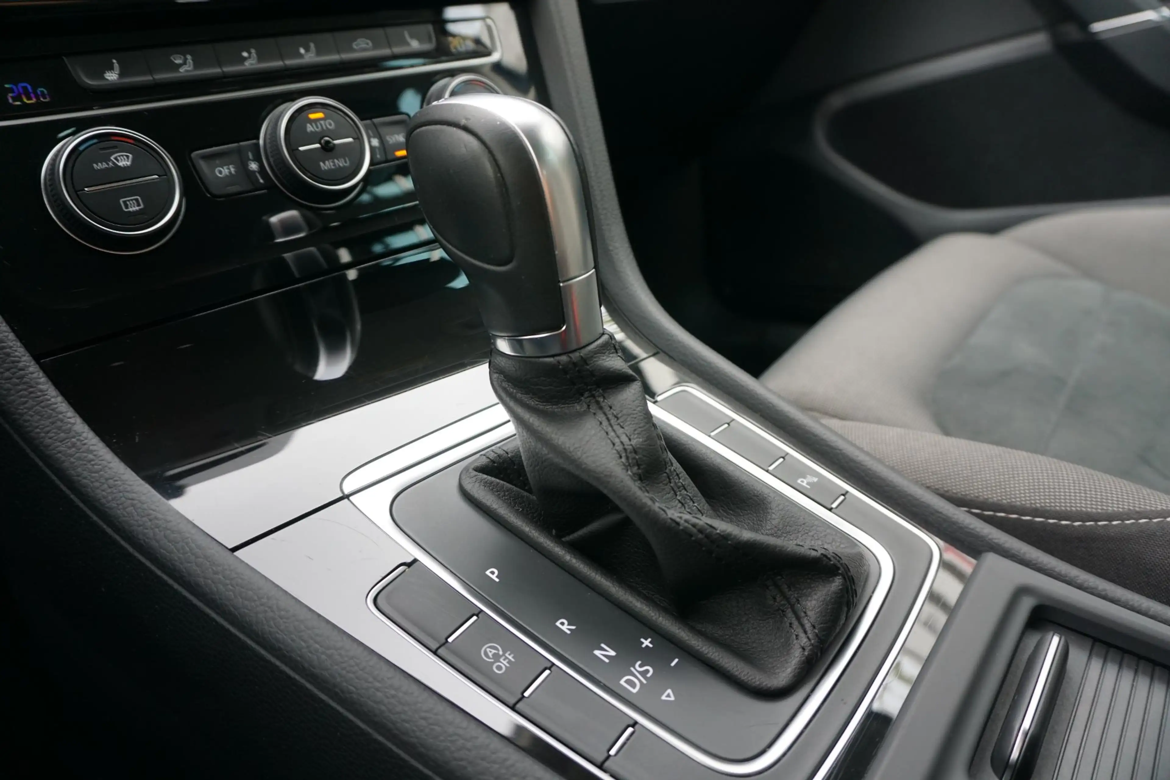 Volkswagen Golf Variant 1.5 TSI Highline — photo 10
