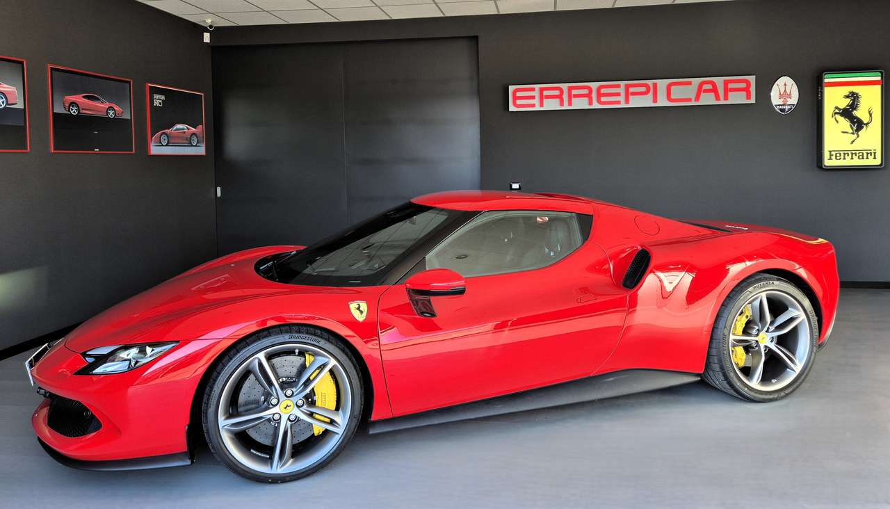 Ferrari 296 GTB 3.0-IVA DEDUCIBILE-PREZZO NETTO 244.000€-NAZIONALE-SOLO 237KM-GARANZIA 04/2028-LIFT-VOLANTE CARBONIO LEDS-SEDILI FULL EL.