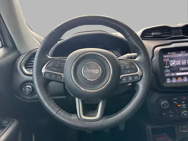 Jeep Renegade view 10