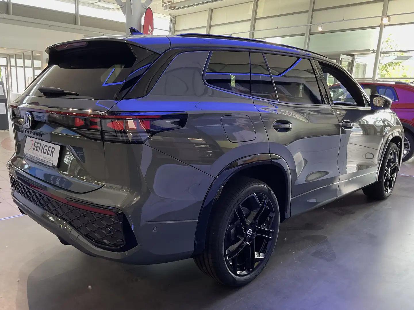 Volkswagen Tayron R-Line 1,5 eHybrid ergoActive Sitz Matrix Grün - 2