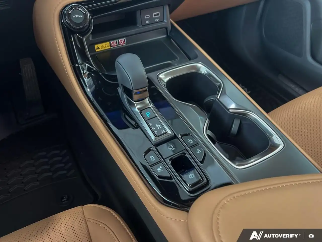 Lexus NX снимка Lexus NX