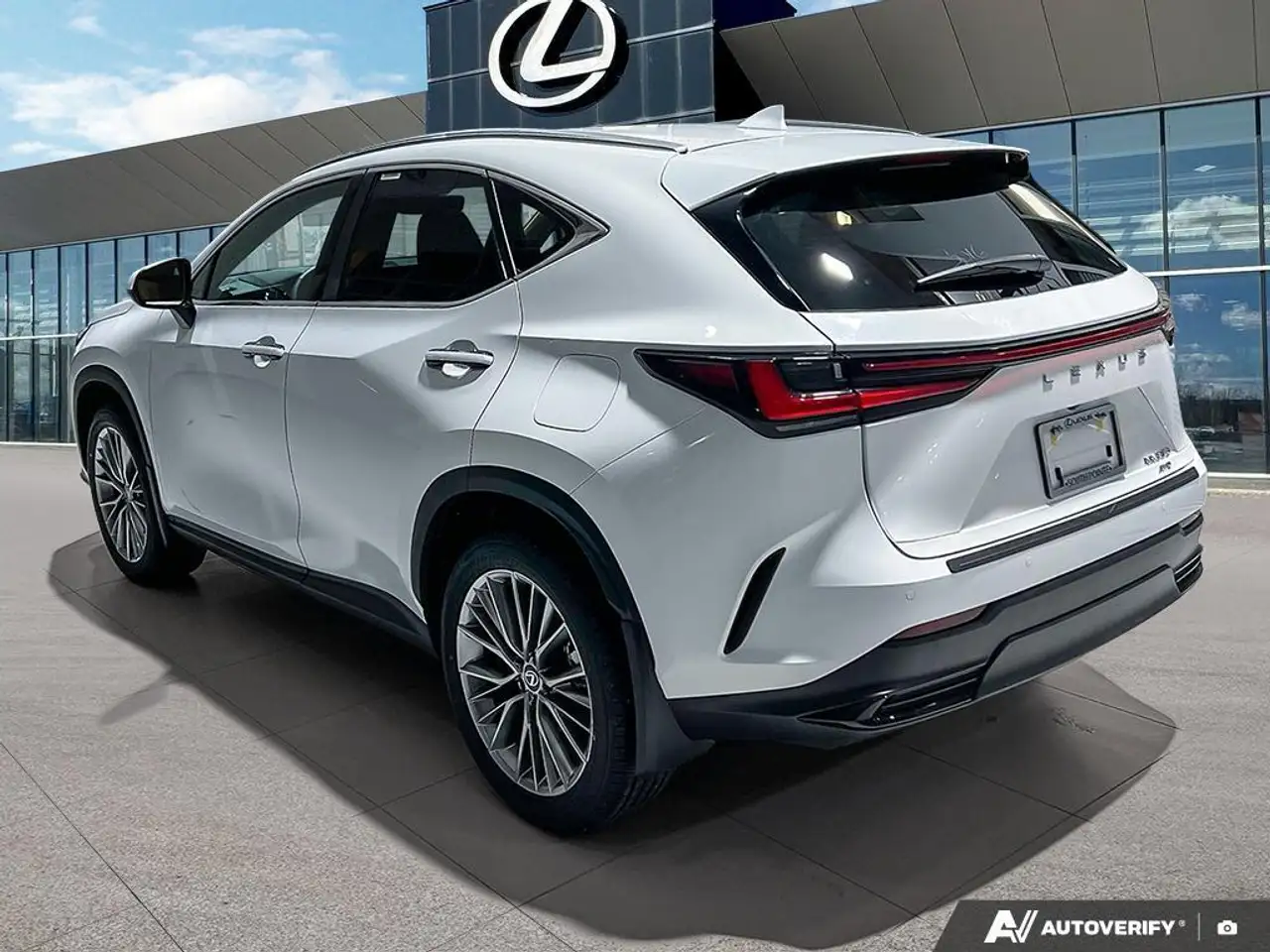 Lexus NX снимка Lexus NX