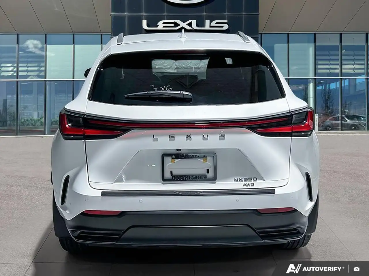 Lexus NX снимка Lexus NX