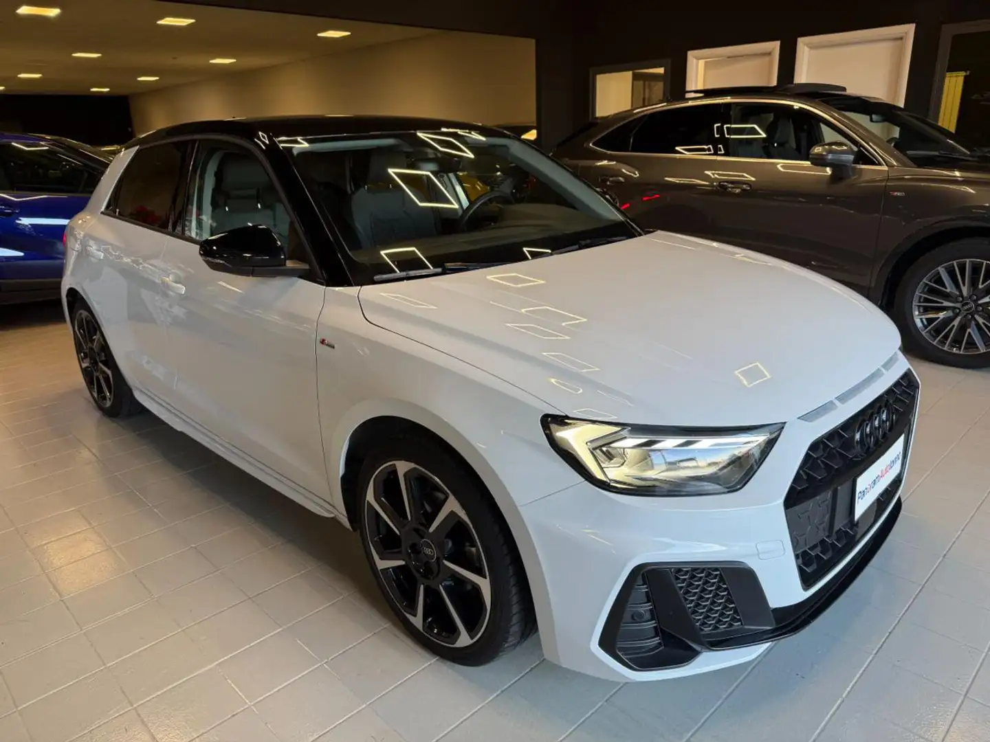 Audi A1 SPB 30 TFSI 116CV Identity Black S-line stronic Bianco - 1