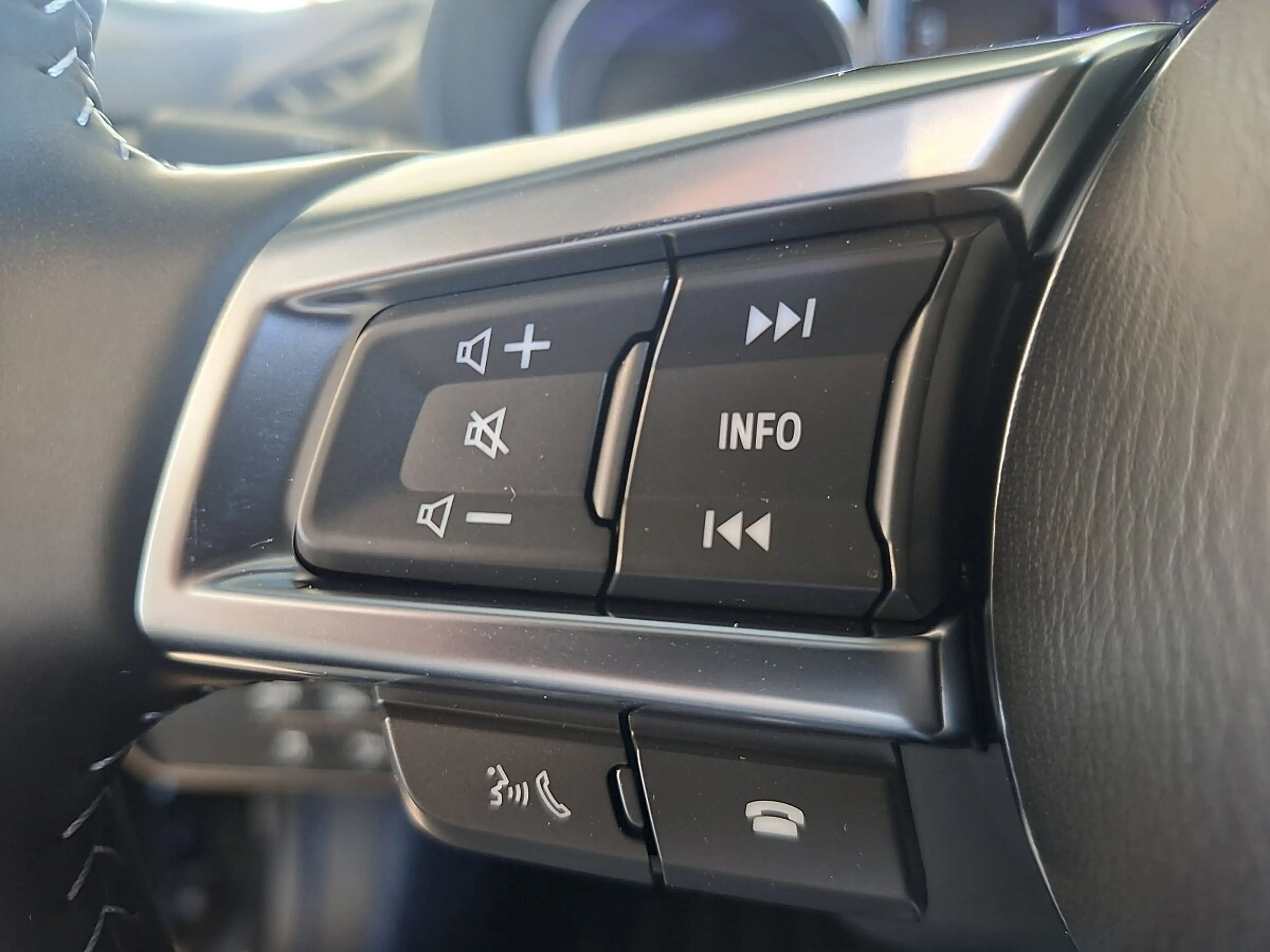 Mazda MX-5 Cabrio G136 Skyactiv Exclusive-Line | MJ 2027 |... — photo 11