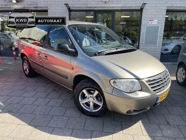 Chrysler Voyager 3.3i V6 SE Luxe 7pers Nieuwe apk automaat